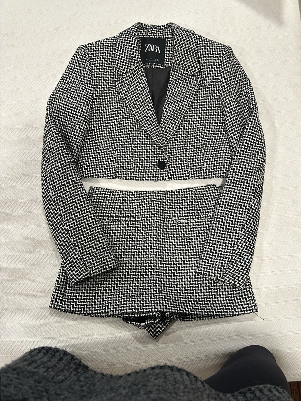 ZARA EUC Chic houndstooth cropped satin lined blazer with skirt